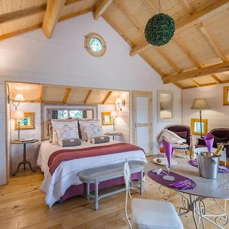 Lodge Domaine De Pech Et Lafon Avec Privatif Dans Les Arbres