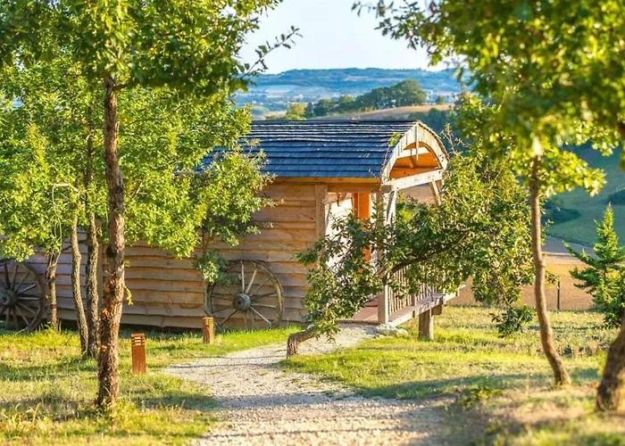 Alojamento de Turismo Selvagem Domaine De Pech Et Lafon Avec Privatif Dans Les Arbres *